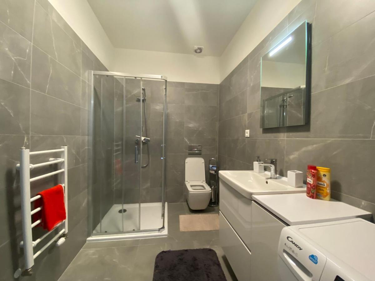 New, Beautiful Apt With Parking In Best Location! 브라티슬라바 외부 사진