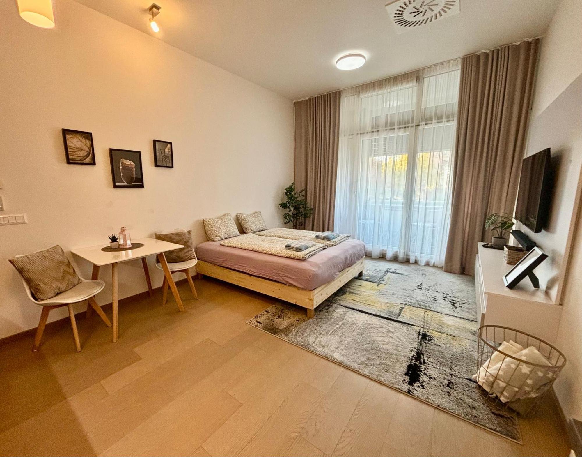 New, Beautiful Apt With Parking In Best Location! 브라티슬라바 외부 사진